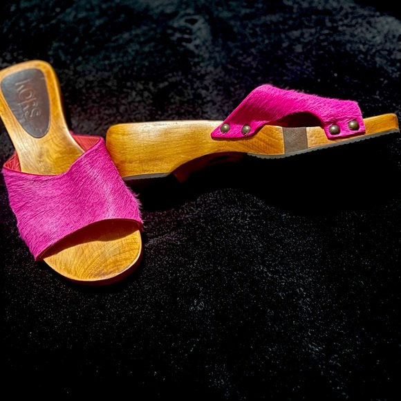 beautiful pink swedes💕 - Picture 6 of 7